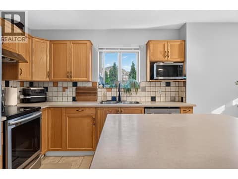 Photo 5 of 1759 Spruceglen Drive, Glenmore, Kelowna