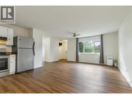Photo 6 of 3815 Okanagan Avenue, Mission Hill, Vernon