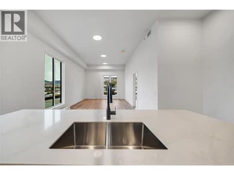 Photo 10 of 647 Clement Avenue Unit# 611, Kelowna North