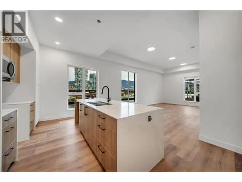 Photo 2 of 647 Clement Avenue Unit# 611, Kelowna North