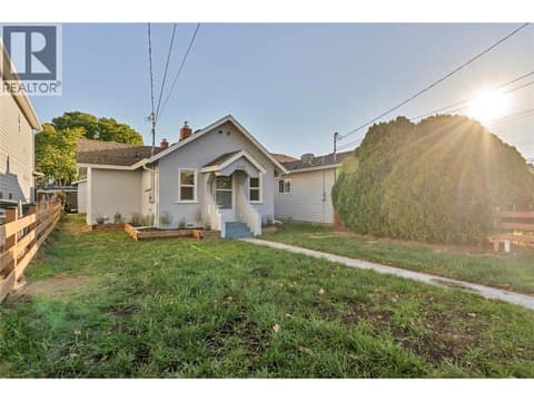 Photo 2 of 468 Wade Avenue W, Main North, Penticton