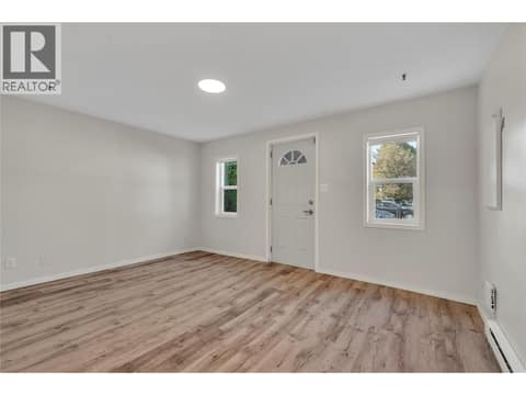 Photo 3 of 468 Wade Avenue W, Main North, Penticton