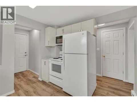 Photo 9 of 468 Wade Avenue W, Main North, Penticton