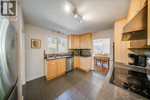 Photo 14 of 2603 Maple Crescent, Rossland