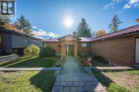 Photo 3 of 2603 Maple Crescent, Rossland