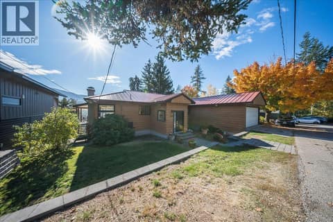 Photo 4 of 2603 Maple Crescent, Rossland