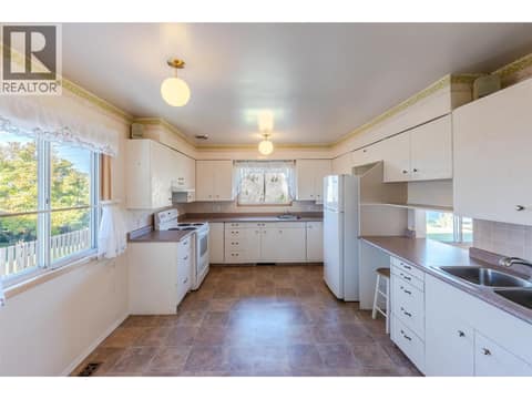 Photo 11 of 1574 Ridgedale Avenue, Columbia/Duncan, Penticton
