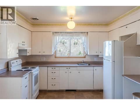 Photo 12 of 1574 Ridgedale Avenue, Columbia/Duncan, Penticton