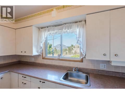 Photo 14 of 1574 Ridgedale Avenue, Columbia/Duncan, Penticton