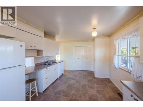 Photo 15 of 1574 Ridgedale Avenue, Columbia/Duncan, Penticton