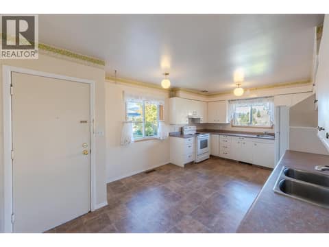 Photo 9 of 1574 Ridgedale Avenue, Columbia/Duncan, Penticton