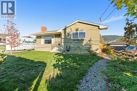 Access from front parking to the suite at 4311 25 Street, Harwood, Vernon