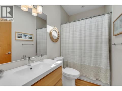 4pc Bath- Upper Floor at 581 Churchill Avenue, Main North, Penticton