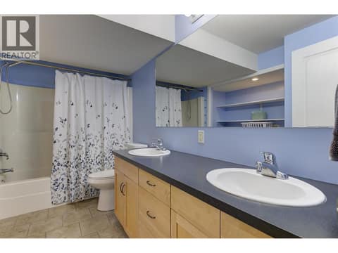 In-law suite bathroom with dual vanities - 5pc at 2280 Shannon Hills Drive, Shannon Lake, West Kelowna