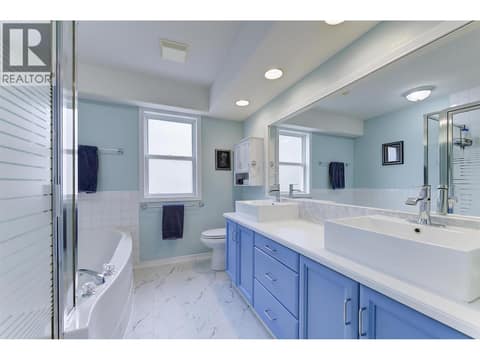 Primary ensuite - dual vanities, soaker tub and shower at 2280 Shannon Hills Drive, Shannon Lake, West Kelowna