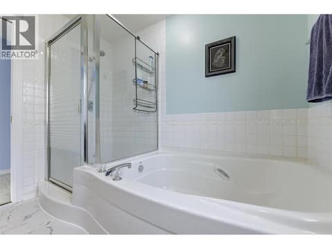 Primary ensuite - dual vanities, soaker tub and shower at 2280 Shannon Hills Drive, Shannon Lake, West Kelowna