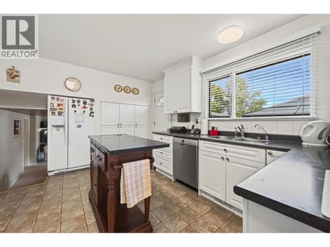 Photo 10 of 718 Driftwood Place, Westmount, Kamloops
