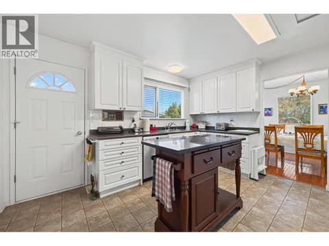 Photo 8 of 718 Driftwood Place, Westmount, Kamloops