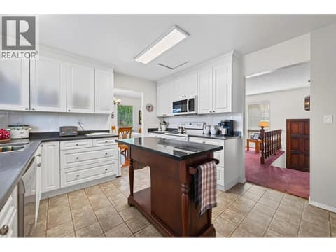 Photo 9 of 718 Driftwood Place, Westmount, Kamloops