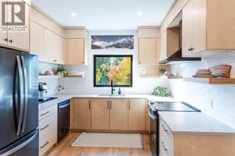 Photo 7 of 711 Olynyk Road, Revelstoke