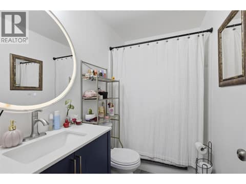 Main bathroom at 1237 Highridge Drive, Barnhartvale, Kamloops