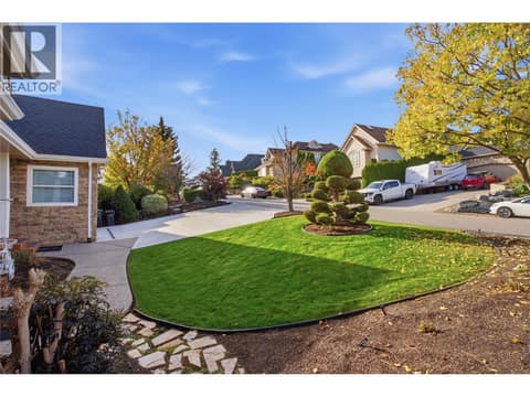 Front Yard at 1030 Skeena Drive, Dilworth Mountain, Kelowna