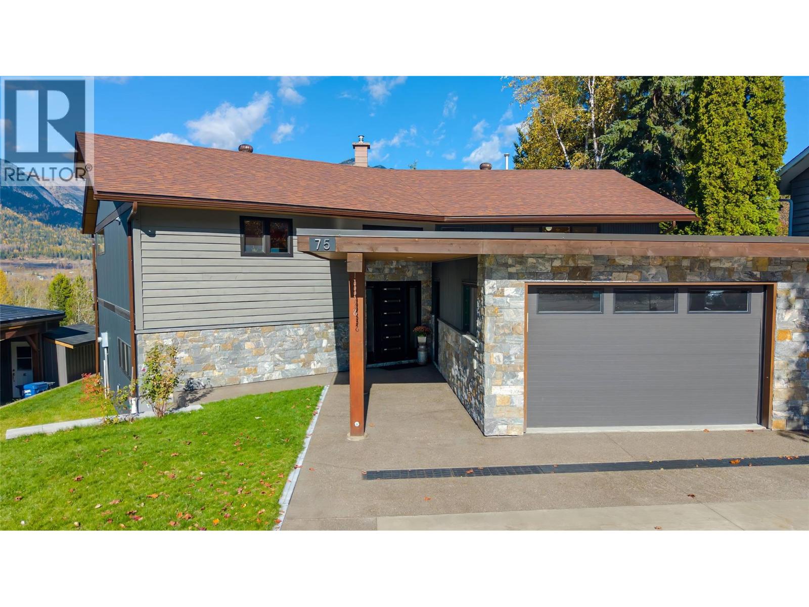 Photo 2 of 75 Ridgemont Drive, Fernie