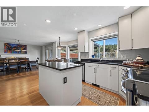 Photo 9 of 979 Regent Crescent, Aberdeen, Kamloops