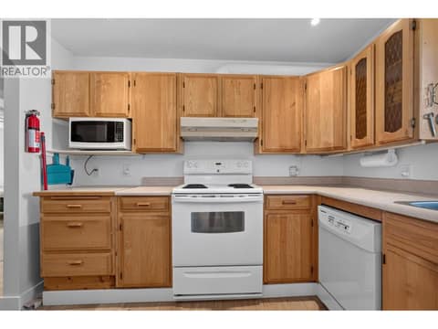 Photo 4 of 10836 DUNHAM Crescent, Main Town, Summerland
