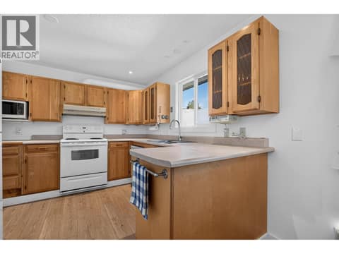 Photo 5 of 10836 DUNHAM Crescent, Main Town, Summerland