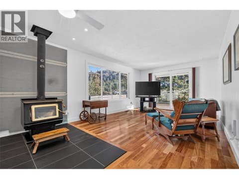 Photo 8 of 10836 DUNHAM Crescent, Main Town, Summerland