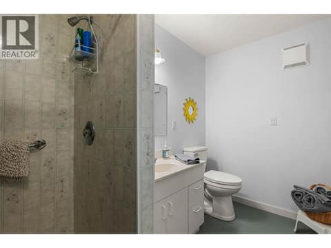 Bath 4 at 6450 Meadowland Crescent S, Barnhartvale, Kamloops