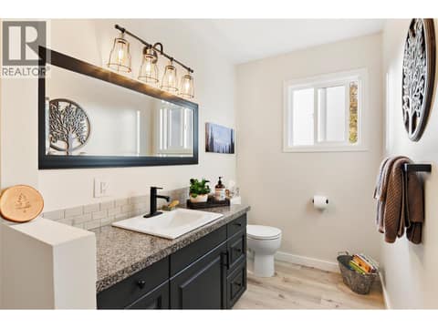 Upstairs - Full Bathroom at 1669 Hiob Road, Revelstoke