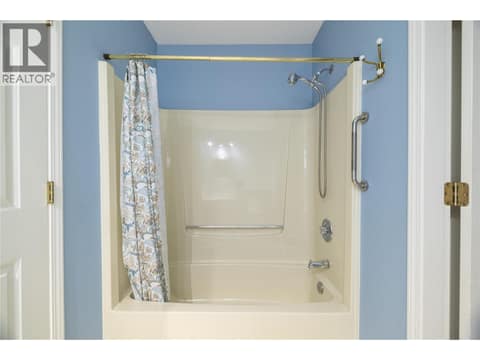 Grab bars in tub/shower at 3900 27 Avenue Unit# 2, Westmount, Vernon