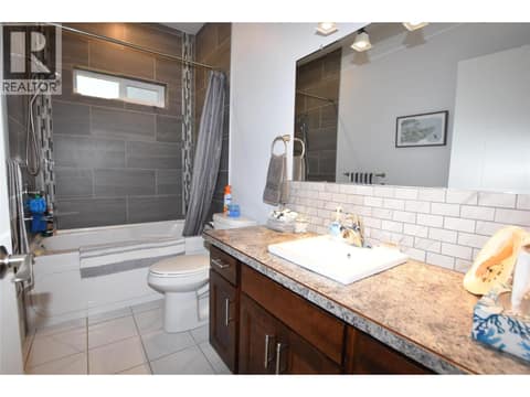Main bath full 4 piece at 259 Grouse Avenue, Okanagan North, Vernon