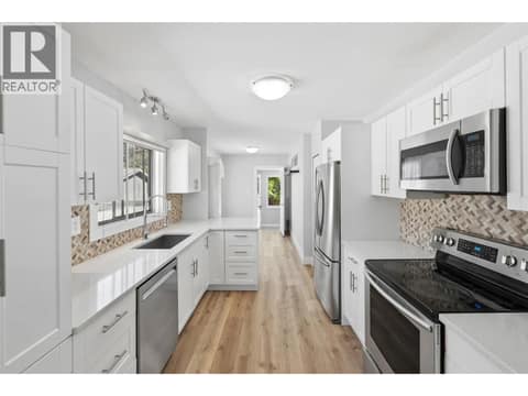 Photo 10 of 724 SCHOOL Avenue, Oliver