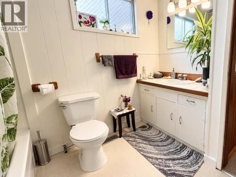Main Bathroom at 1380 QUEEN Street, Rossland