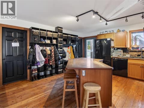 Photo 5 of 961 Robinson Avenue, Naramata Village