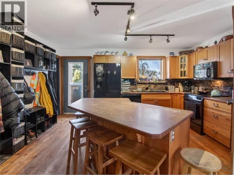 Photo 6 of 961 Robinson Avenue, Naramata Village