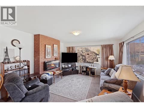Photo 12 of 2499 Fleetwood Avenue, Brocklehurst, Kamloops