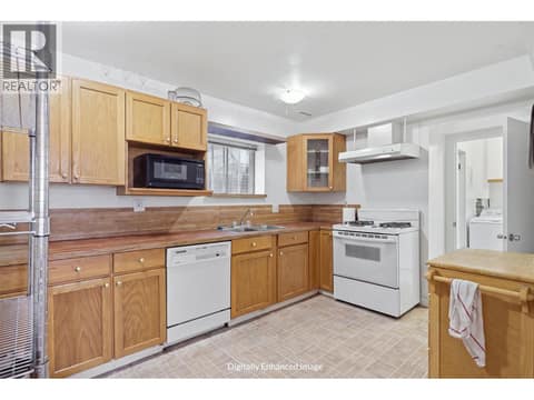 Virtually decluttered at 2499 Fleetwood Avenue, Brocklehurst, Kamloops