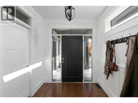 Photo 3 of 3932 Hornby Terrace, Armstrong/ Spall.