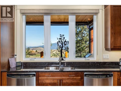 Photo 18 of 532 Falcon Point Way, Predator Ridge, Vernon