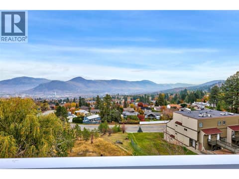 Photo 3 of 318 Gleneagles Drive, Sahali, Kamloops
