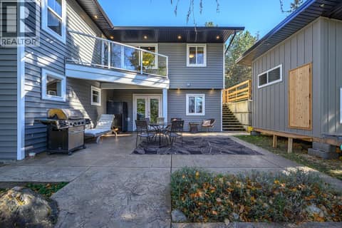 Siding on bonus room Virtually Staged at 7364 L & A Road, North BX, Vernon