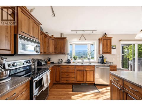 Photo 9 of 10910 Velda Road, Lake Country East / Oyama