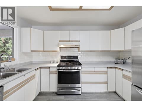 Photo 4 of 801 ALPINE Terrace, Westsyde, Kamloops