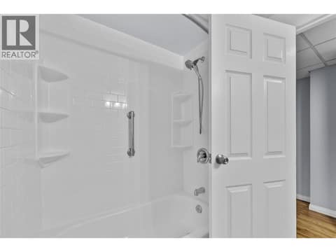 Suite Bathroom at 2045 Valleyview Drive, Valleyview, Kamloops