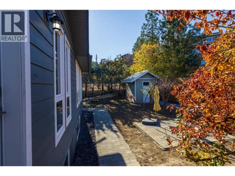Photo 18 of 325 Whiteshield Crescent, Sahali, Kamloops