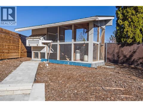 Photo 4 of 325 Whiteshield Crescent, Sahali, Kamloops